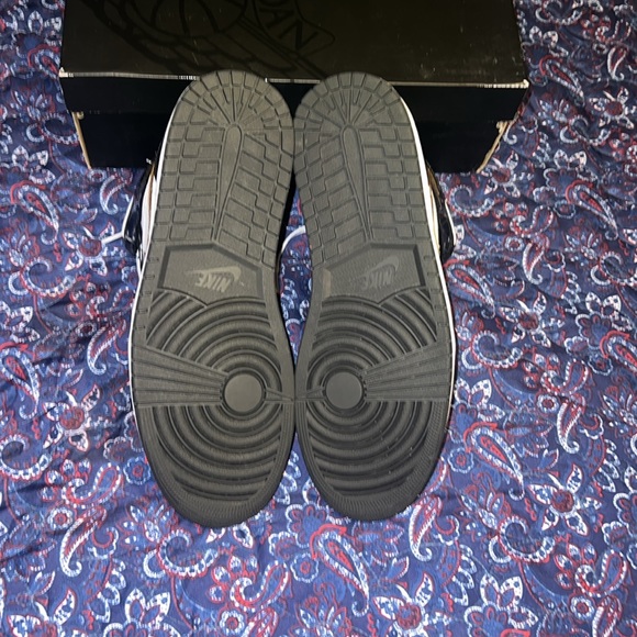 Air Jordan 1 Mid - Picture 4 of 5